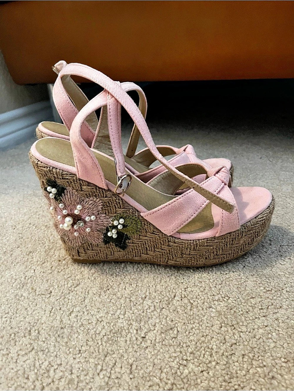 Wedge Sandals in Pink, size 9